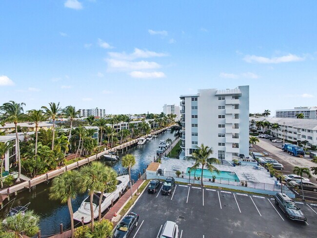 Building Photo - 4800 Bayview Dr