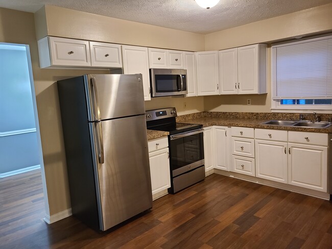 Building Photo - 6604 Birchline Blvd