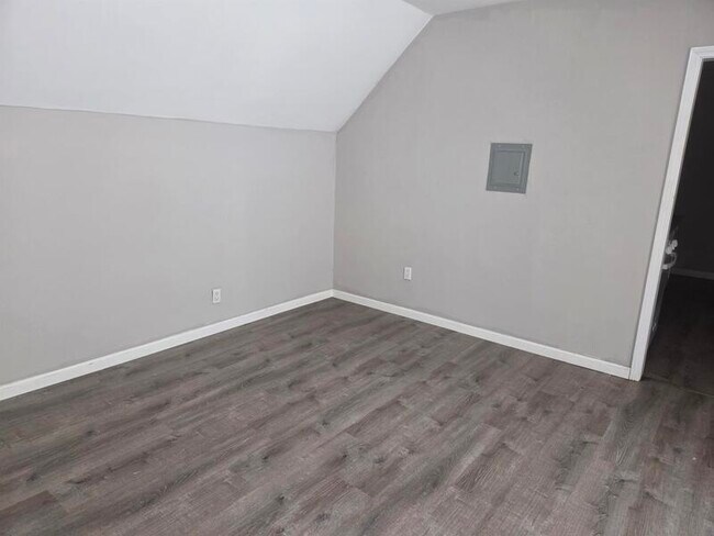 Building Photo - 136 N Belmont Ave