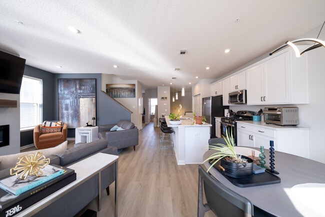 Building Photo - 2209 Gateway Curv