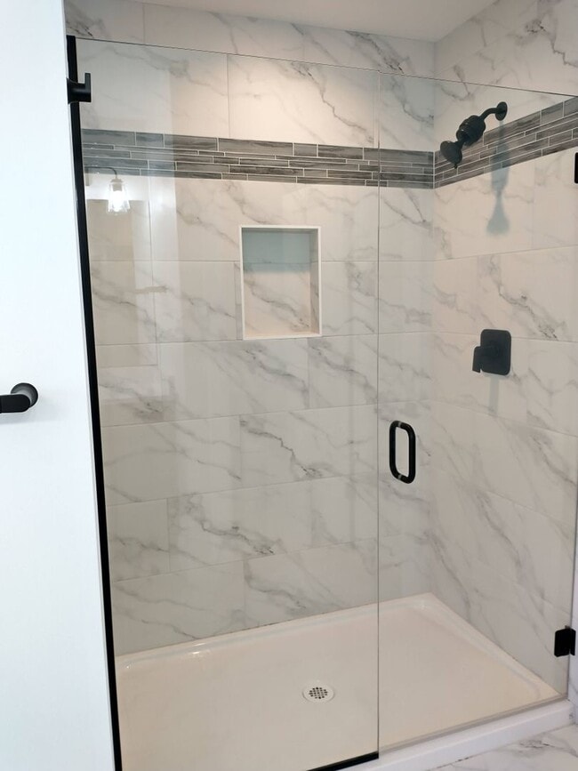 Building Photo - Welcome to this Beautiful Property in Keizer