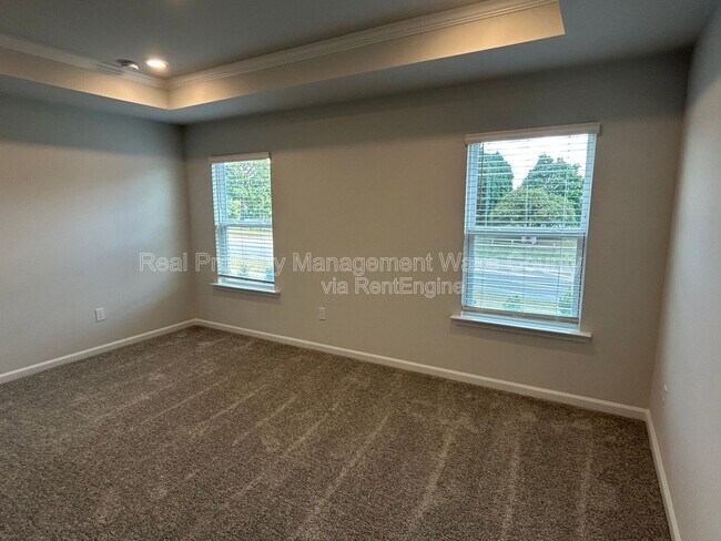 Building Photo - 2795 Cassius Dr