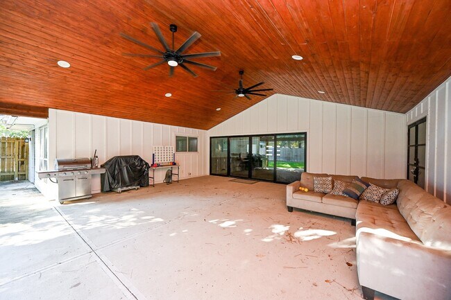 Building Photo - 25602 Yellow Pine Ln