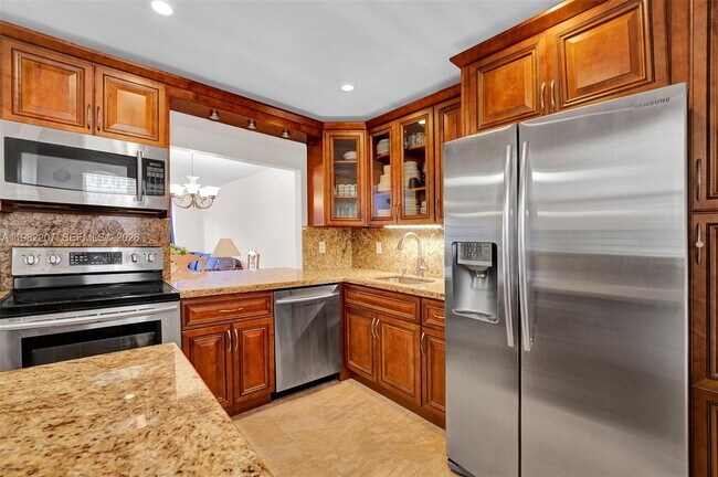 Building Photo - 410 SE 2nd St