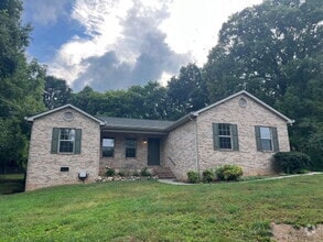 Building Photo - All updated Farragut ranch home in a great...