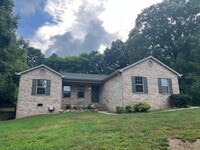 Building Photo - All updated Farragut ranch home in a great...