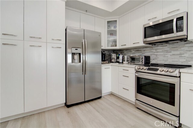 Building Photo - 200 Paris Ln