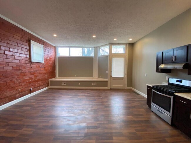 Building Photo - 2082 West 95th Street #03