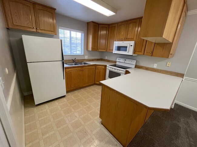Kitchen - 1551 S 125 E