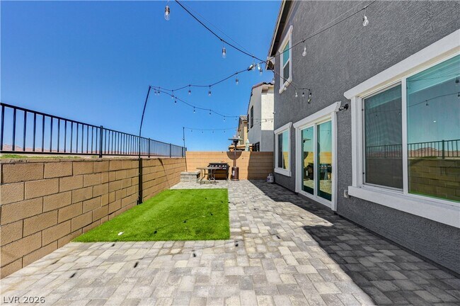 Building Photo - 386 Larksong Ave