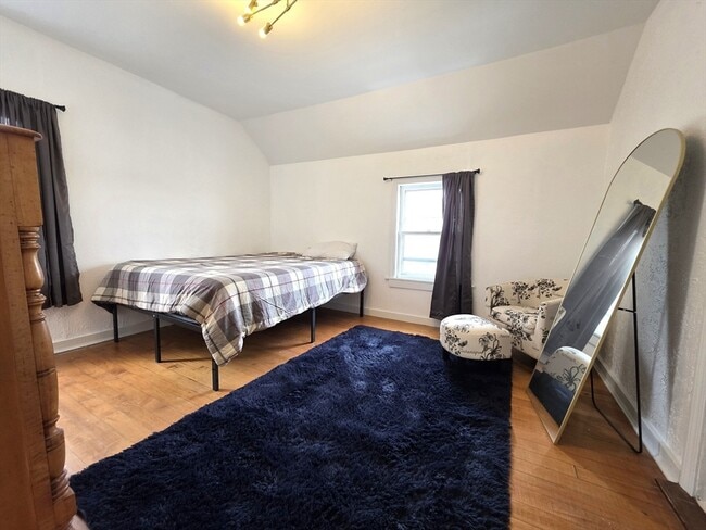 Building Photo - 1168 Grafton St