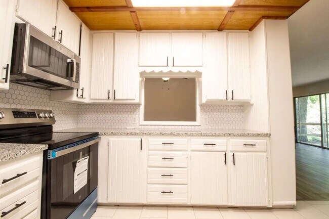 Building Photo - 4 Bedroom 3 Bathroom 2 Car Garage