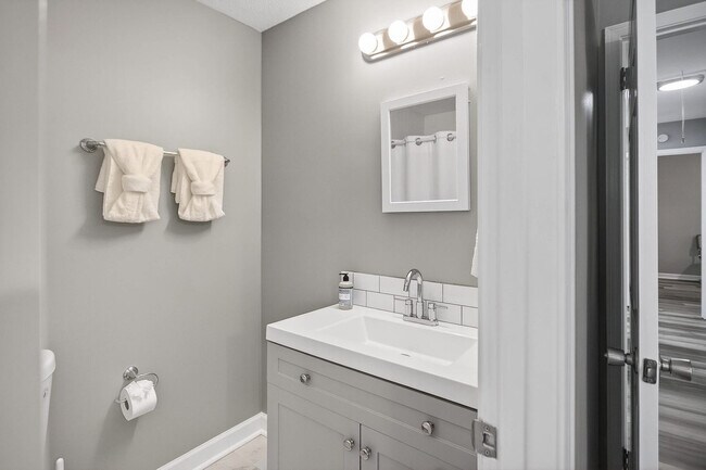 Building Photo - 2420 Haddington Rd