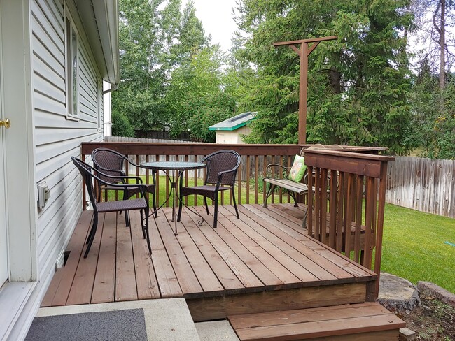 Building Photo - "Welcome to the fully furnished rancher wi...