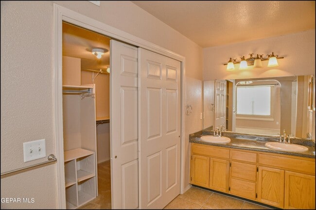 Building Photo - 3140 Tierra Encino Dr