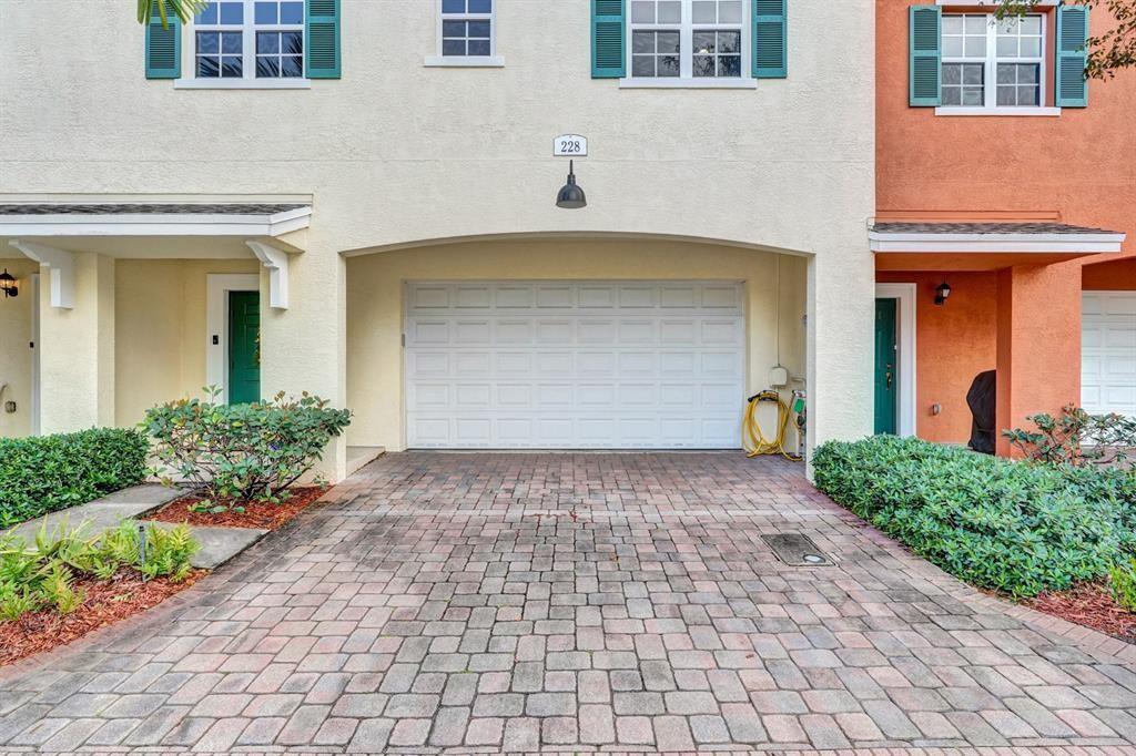 Building Photo - 228-228 SW 6th Ct