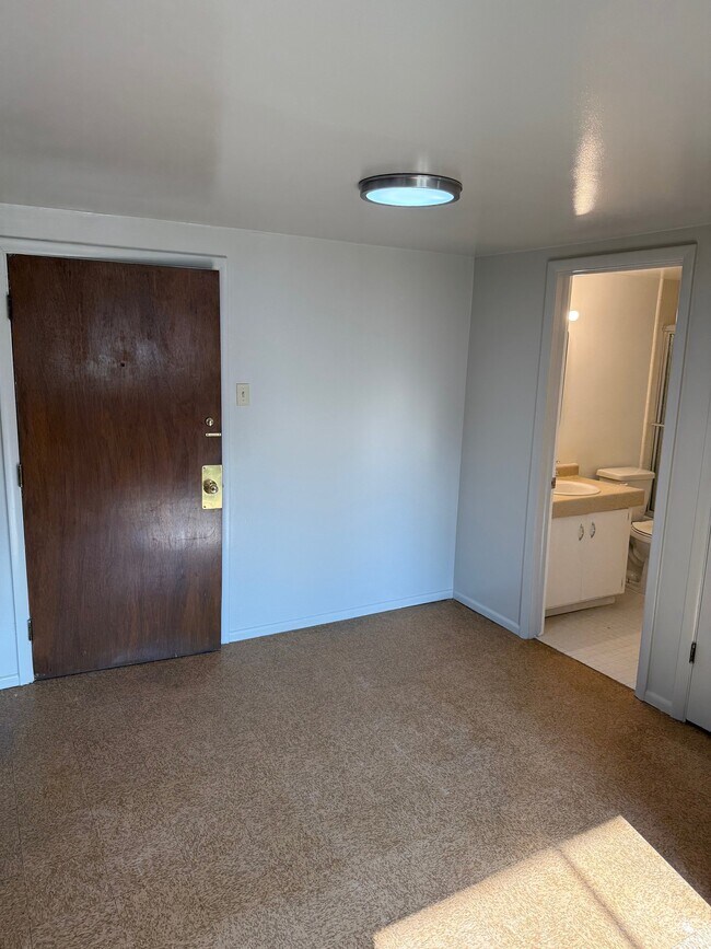 Building Photo - 422 S 1200 E