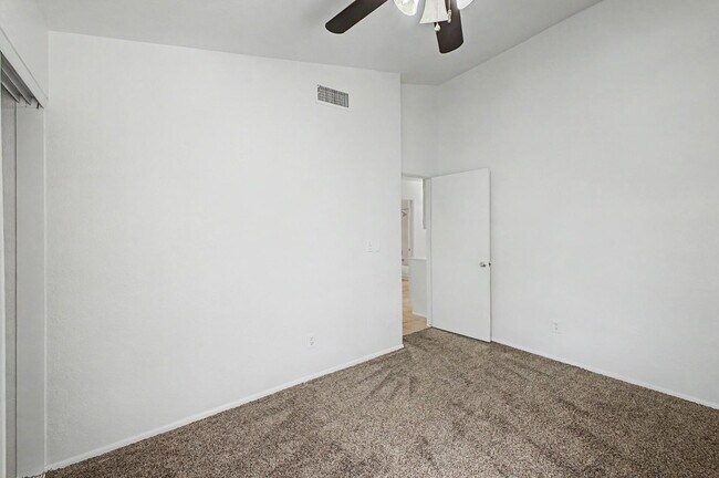 Building Photo - 11851 N 76th Dr