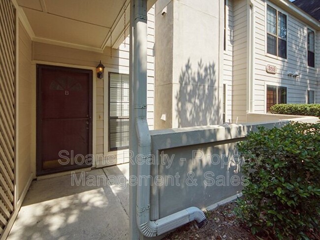 Building Photo - 352 Sandpiper Dr