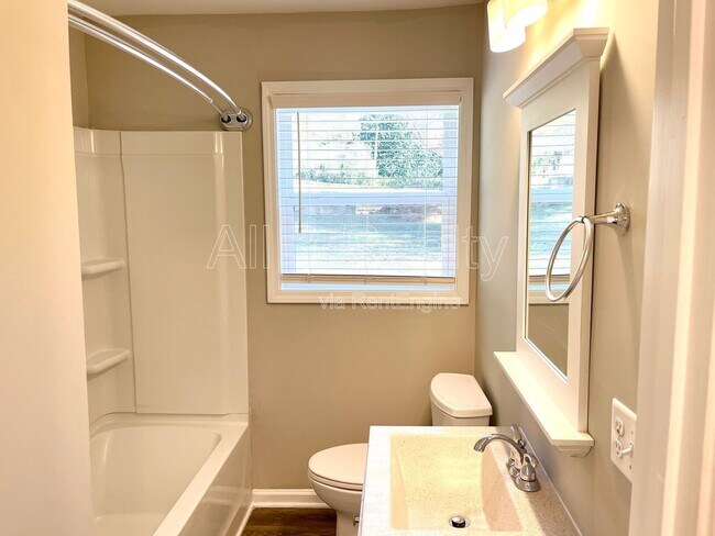 Building Photo - 2626 Blount St