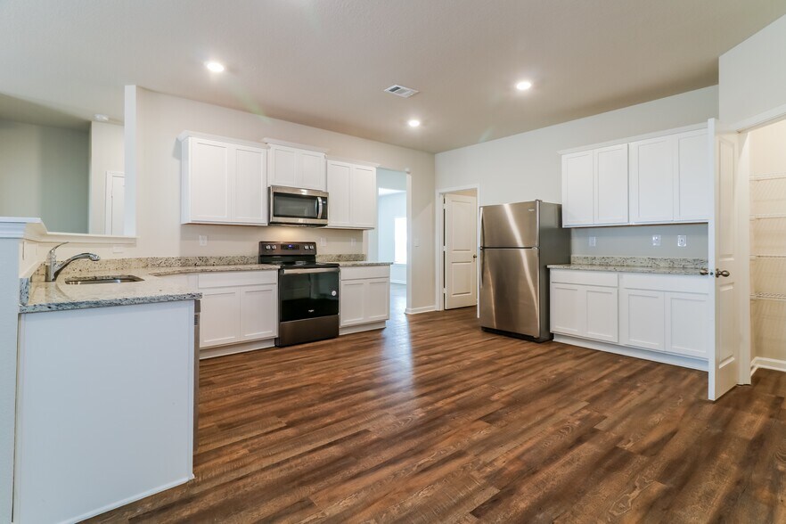 Building Photo - 3367 Bridgewood Dr