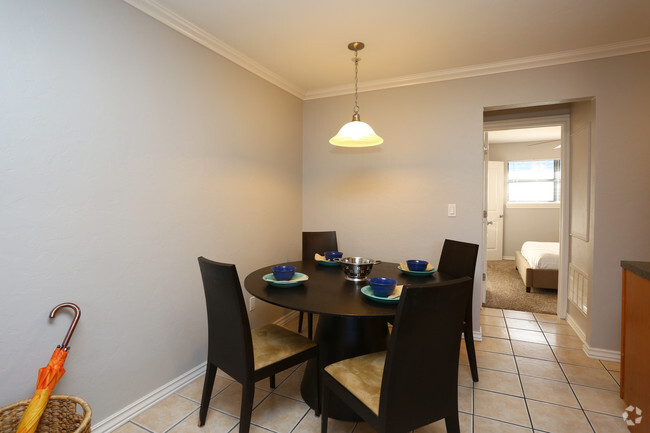 1BR, 1BA - 496SF - Dining Area - Copper Ridge Apartments