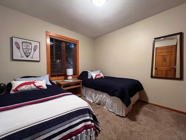 Building Photo - 7560 N Shore Circle North