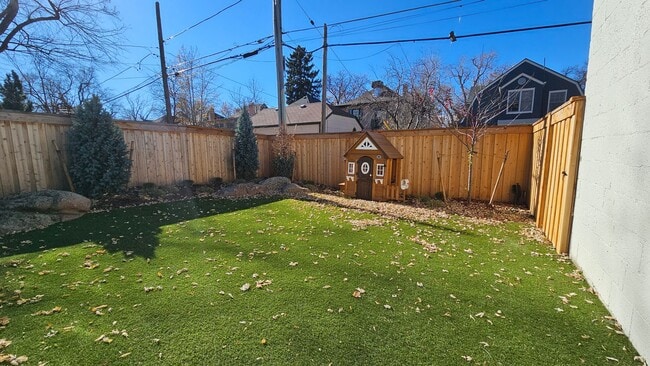 Building Photo - Modern Park Hill Home