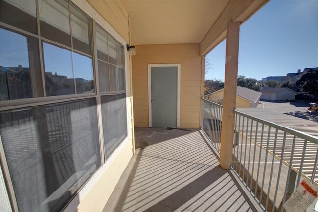 Building Photo - 2320 Gracy Farms Ln