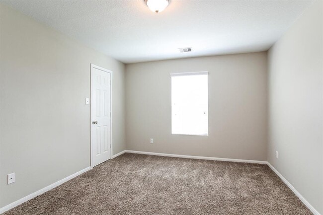 Building Photo - 9885 Hyacinth Way