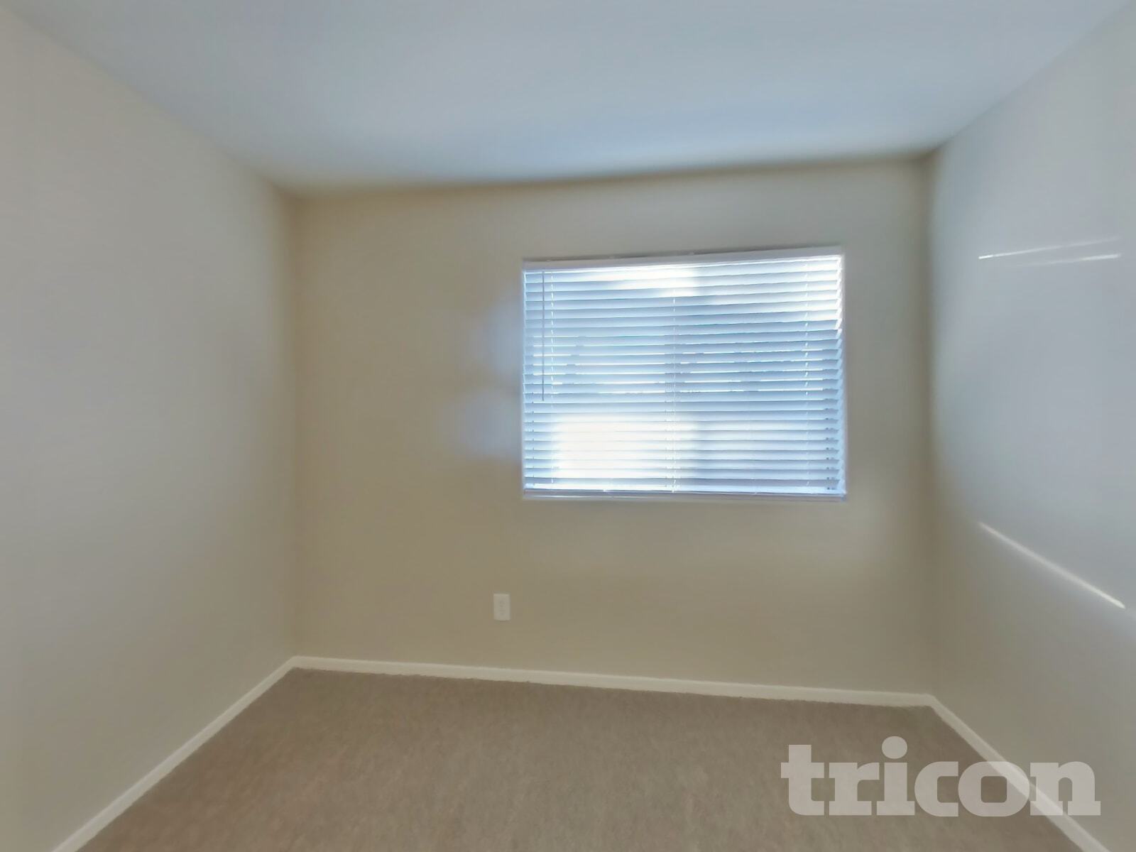 Building Photo - 525 N Val Vista Dr