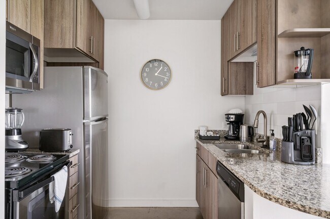 Building Photo - Midtown Studio for $1,120 – Walkable & Sty...
