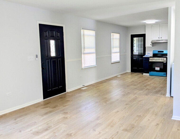 Building Photo - 603 Kingston Dr