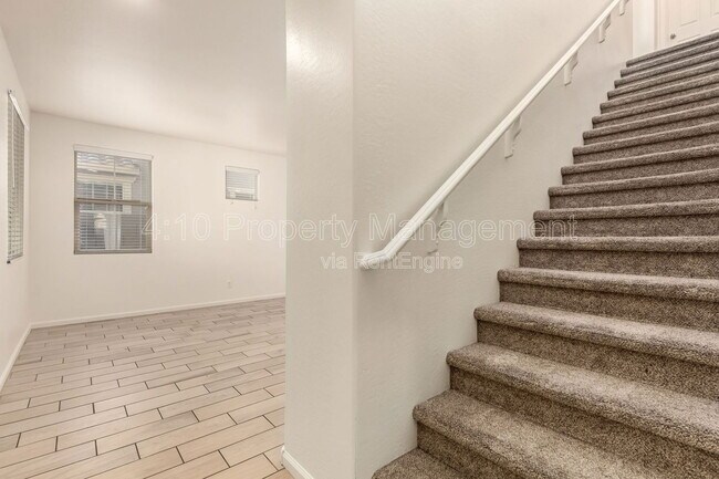 Building Photo - 5216 S 16th Pl