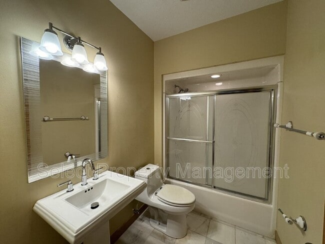 Building Photo - 12134 Fairway Winds Ct