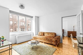 Building Photo - The spacious foyer enjoys a huge Californi...