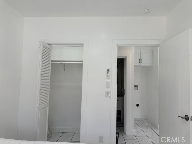 Building Photo - 7013 Bellaire Ave