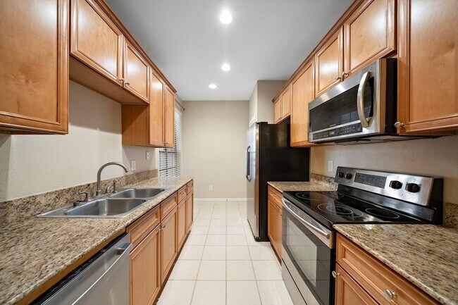 Building Photo - 2255 Braeswood Park Dr