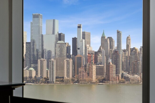 Building Photo - 77 Hudson St