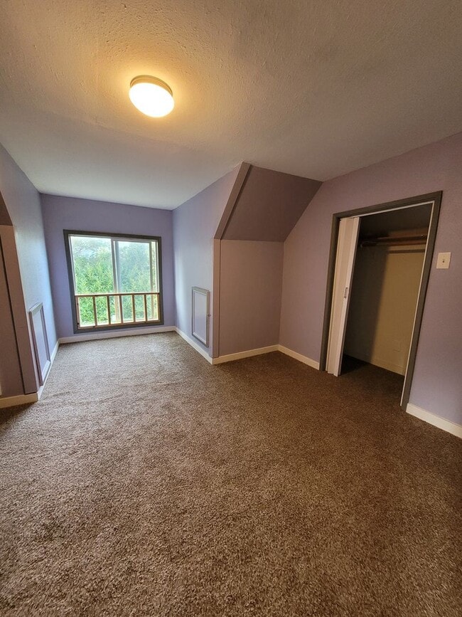 Primary Photo - 435 Ash St