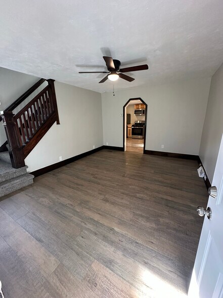 Building Photo - 904 7th Ave