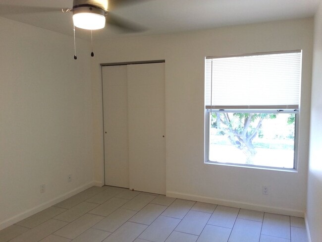 Building Photo - Modern 2-Bedroom, 2-Bath Condo in Fairway Terrace