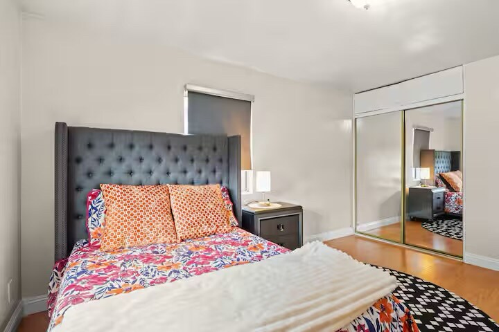 Building Photo - 430 E 184th St