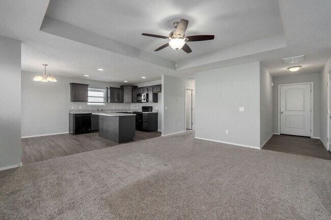 Building Photo - Modern 3 Bed / 2 Bath Home
