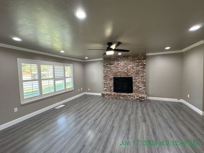Building Photo - 2601 S Kloth Dr