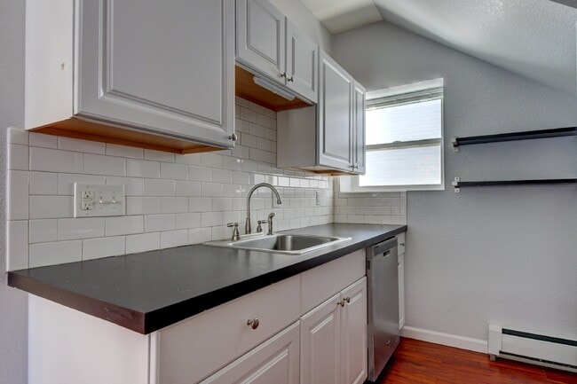 Building Photo - 4BR/2BA Beautiful Historic Home in the Highlands! AVAIL NOW
