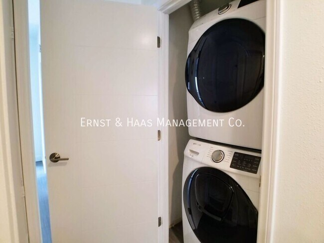 Building Photo - 730 W 4th St