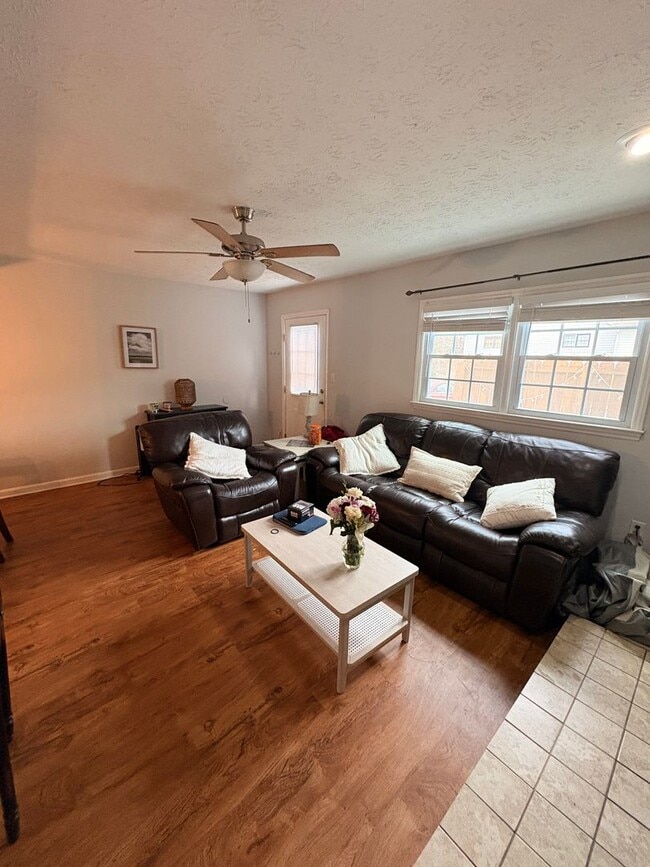 Building Photo - JAMESTOWN #30 | 2B/2.5B PRELEASING