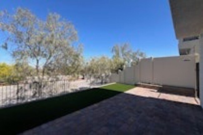Building Photo - MUST SEE 3 Bedroom Home near Lone Mountain!