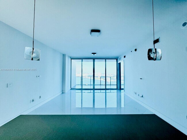 Building Photo - 2020 N Bayshore Dr